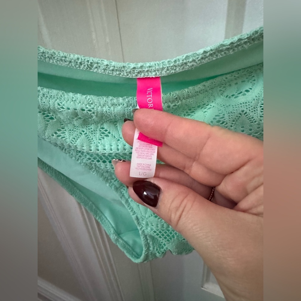 VICTORIA’S SECRET Two Piece Green Swim Bikini with Bra (34D) and Bottoms (L) - Picture 7 of 8